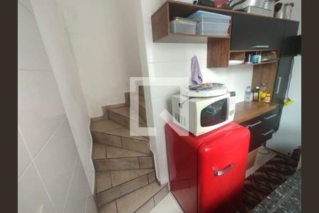 Escada de apartamento para alugar com 2 quartos, 80m² em Vila Curuçá, Santo André