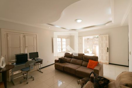 Sala de casa à venda com 3 quartos, 203m² em Álvaro Camargos, Belo Horizonte