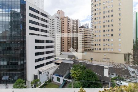 Vista da Sala de apartamento para alugar com 2 quartos, 130m² em Água Verde, Curitiba