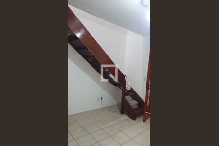 Escada de apartamento à venda com 2 quartos, 46m² em Vicentina, São Leopoldo
