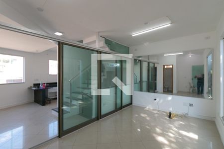 Sala de casa à venda com 3 quartos, 200m² em Novo Glória, Belo Horizonte