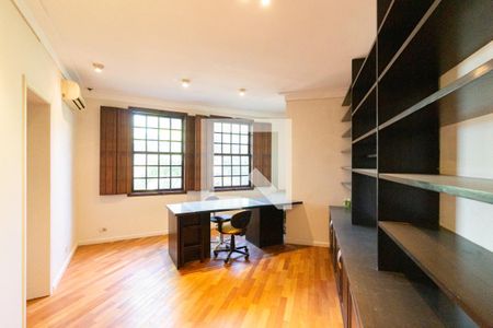 Escritório de casa de condomínio para alugar com 7 quartos, 564m² em Vila Appia Antica, Carapicuíba