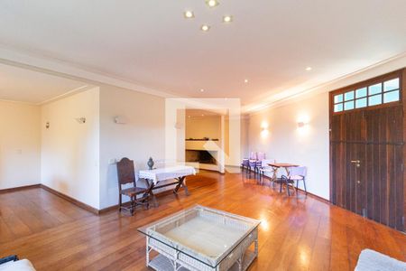 Sala de casa de condomínio para alugar com 7 quartos, 564m² em Vila Appia Antica, Carapicuíba