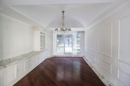 Sala de casa de condomínio para alugar com 6 quartos, 1700m² em Alphaville, Santana de Parnaíba