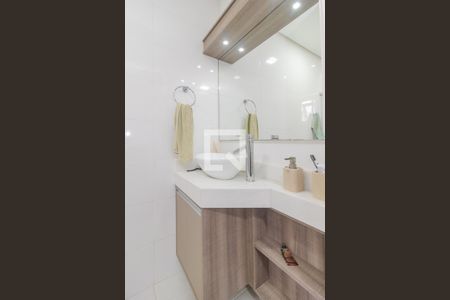 Banheiro da Suíte 1 de casa à venda com 2 quartos, 96m² em Guarujá, Porto Alegre