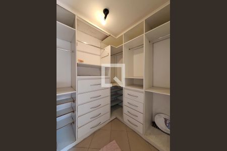 Closet Quarto 1 de casa para alugar com 3 quartos, 295m² em Vila Santa Maria, São Paulo