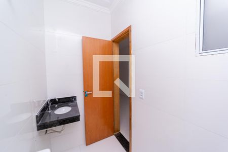 Banheiro do Quarto 1 de casa à venda com 2 quartos, 75m² em Vila Nhocuné, São Paulo