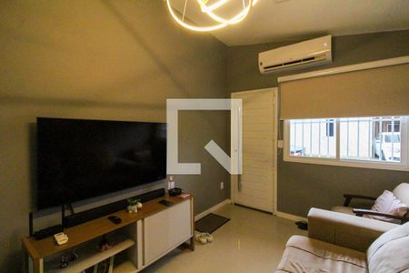 Sala de casa de condomínio à venda com 2 quartos, 72m² em Harmonia, Canoas
