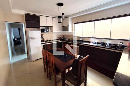 Casa à venda com 2 quartos, 125m² em Jardim Marek, Santo André