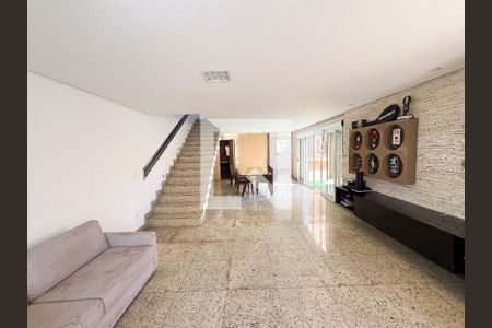 Sala de casa à venda com 3 quartos, 300m² em Tirol, Contagem