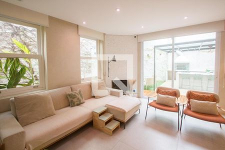 Sala de casa à venda com 3 quartos, 225m² em Brooklin Novo, São Paulo