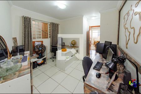 Sala 2 de casa à venda com 2 quartos, 150m² em Havaí, Belo Horizonte