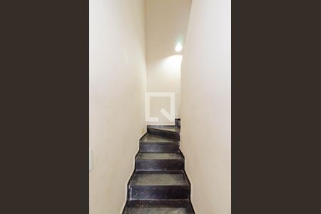 Escada de casa à venda com 2 quartos, 150m² em Havaí, Belo Horizonte