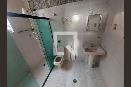 Banheiro de casa para alugar com 3 quartos, 250m² em Floresta, Belo Horizonte