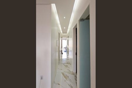 Corredor de casa à venda com 3 quartos, 140m² em Santa Tereza, Belo Horizonte