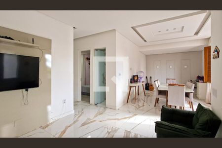 Sala de casa à venda com 3 quartos, 140m² em Santa Tereza, Belo Horizonte