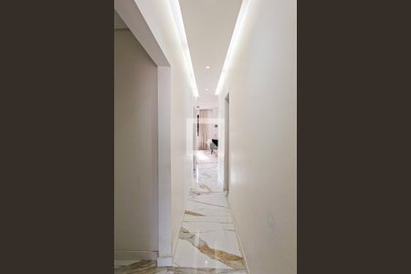 Corredor de casa à venda com 3 quartos, 140m² em Santa Tereza, Belo Horizonte