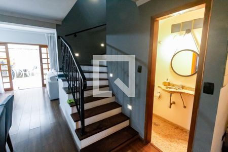 Escada acesso quartos de casa de condomínio à venda com 3 quartos, 180m² em Jardim Ampliacao, São Paulo