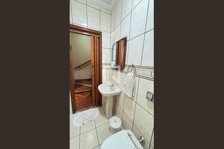 Banheiro de casa à venda com 2 quartos, 127m² em Vila Vitória, Santo André