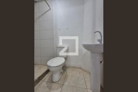 Banheiro de kitnet/studio para alugar com 1 quarto, 30m² em Jacarepaguá, Rio de Janeiro