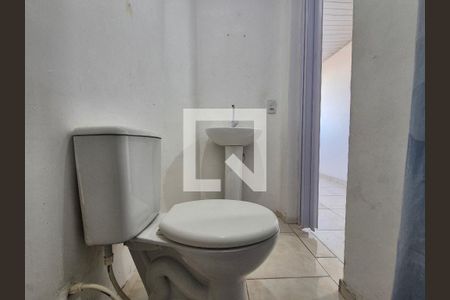 Banheiro de kitnet/studio para alugar com 1 quarto, 30m² em Jacarepaguá, Rio de Janeiro