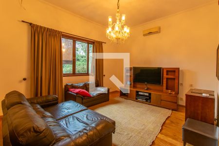 Sala de TV de casa para alugar com 3 quartos, 700m² em Jardim Ipes, Cotia