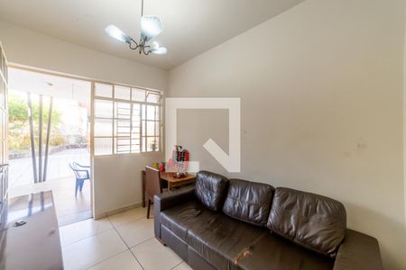 Sala de casa para alugar com 5 quartos, 732m² em Cachoeirinha, Belo Horizonte