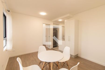 Sala de apartamento para alugar com 1 quarto, 32m² em Novo Mundo, Curitiba