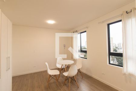 Sala de apartamento para alugar com 1 quarto, 32m² em Novo Mundo, Curitiba