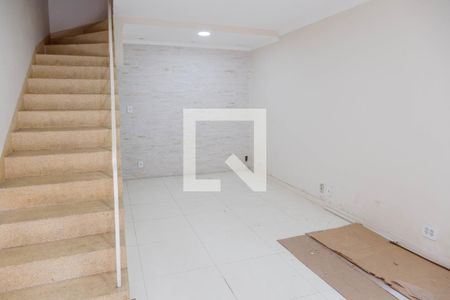 Sala de casa para alugar com 2 quartos, 150m² em Jardim Gopouva, Guarulhos