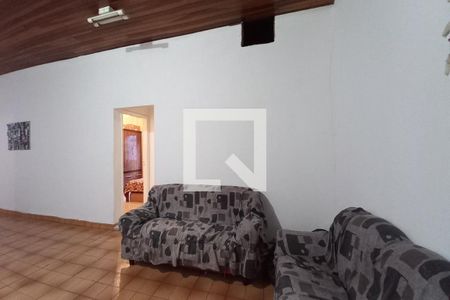 Sala de TV de casa à venda com 3 quartos, 220m² em Vila Mimosa, Campinas