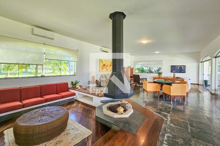 Sala de casa de condomínio para alugar com 5 quartos, 2100m² em Jardim Acapulco, Guarujá