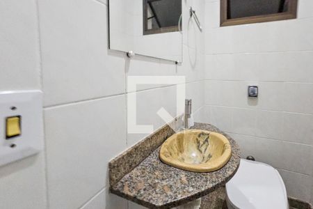 Lavabo de apartamento para alugar com 3 quartos, 118m² em Barra Funda, Guarujá