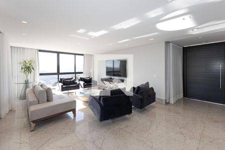 Sala de TV de casa de condomínio à venda com 4 quartos, 363m² em Jardim Serrano, Nova Lima