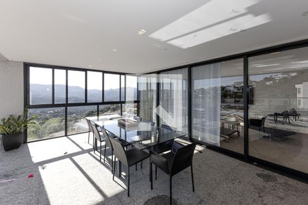 Sacada/Espaço Gourmet de casa de condomínio à venda com 4 quartos, 363m² em Jardim Serrano, Nova Lima