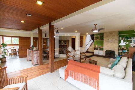 Sala de casa de condomínio para alugar com 5 quartos, 400m² em Muriqui, Niterói