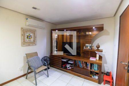 Sala de TV de casa de condomínio para alugar com 5 quartos, 400m² em Muriqui, Niterói