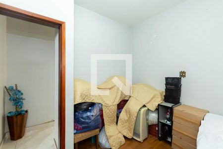 Quarto de casa à venda com 3 quartos, 380m² em Camargos, Belo Horizonte