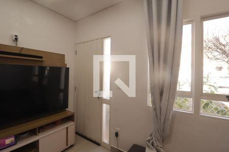 Sala de casa de condomínio à venda com 2 quartos, 78m² em Vila Alati, Jundiaí
