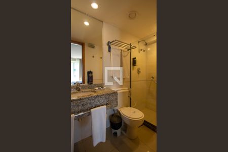 Banheiro de kitnet/studio à venda com 1 quarto, 74m² em Barra da Tijuca, Rio de Janeiro