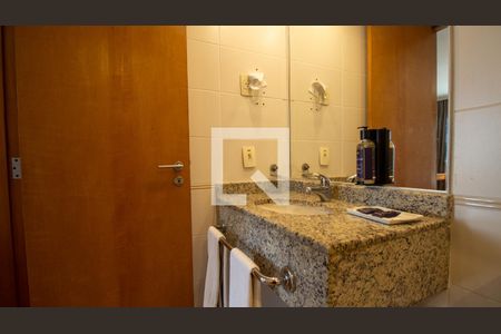 Banheiro de kitnet/studio à venda com 1 quarto, 74m² em Barra da Tijuca, Rio de Janeiro