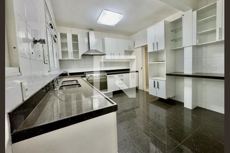Casa à venda com 4 quartos, 303m² em Vila Paris, Belo Horizonte
