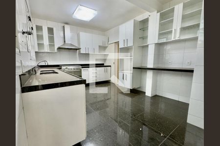 Casa à venda com 4 quartos, 303m² em Vila Paris, Belo Horizonte
