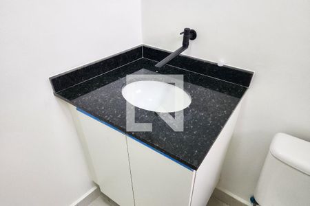 Banheiro Social de kitnet/studio para alugar com 1 quarto, 28m² em Centro, São Bernardo do Campo