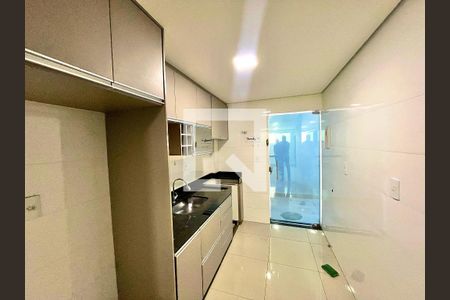 Cozinha de apartamento para alugar com 2 quartos, 60m² em Copacabana, Belo Horizonte
