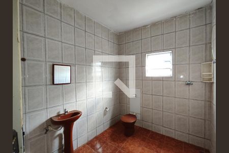 Banheiro / Área de serviço de casa para alugar com 2 quartos, 70m² em Jardim Melilo, Ferraz de Vasconcelos