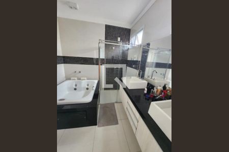 Banheiro de casa de condomínio à venda com 4 quartos, 389m² em Caxambu, Jundiaí