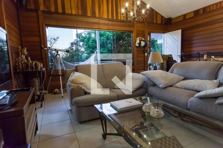 Sala de TV de casa de condomínio à venda com 4 quartos, 175m² em Canto das Águas, Rio Acima