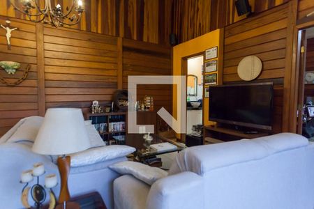 Sala de TV de casa de condomínio à venda com 4 quartos, 175m² em Canto das Águas, Rio Acima