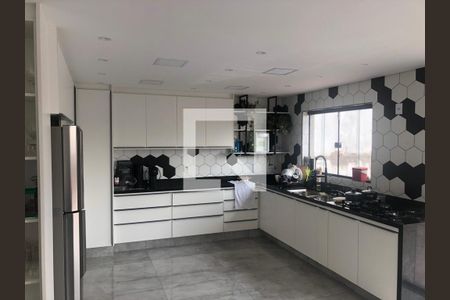 Foto 10 de casa à venda com 2 quartos, 451m² em Jardim Ivone, São Paulo